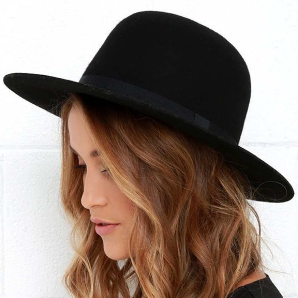 Black blogger hat